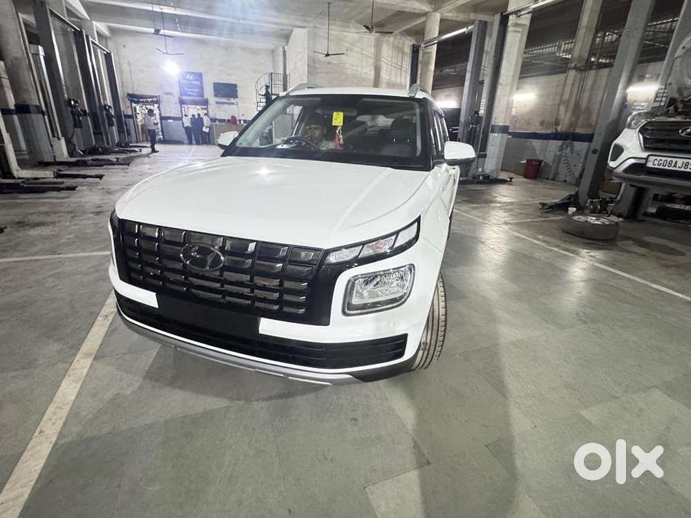 Hyundai Venue 2024 Petrol Good Condition