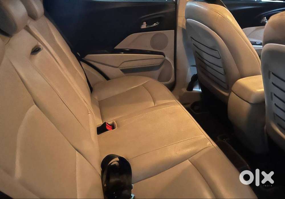 For Sale – Mahindra Xuv300 W8(o) Petrol Manual  2022