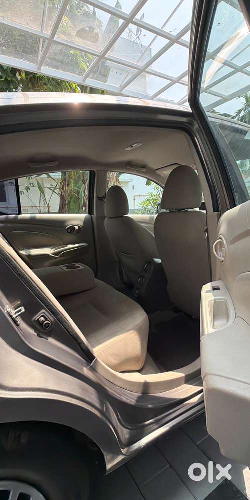 Nissan Sunny 2012