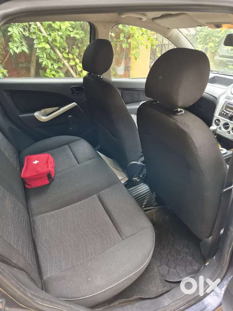Ford Figo Petrol Zxi 2013 Year