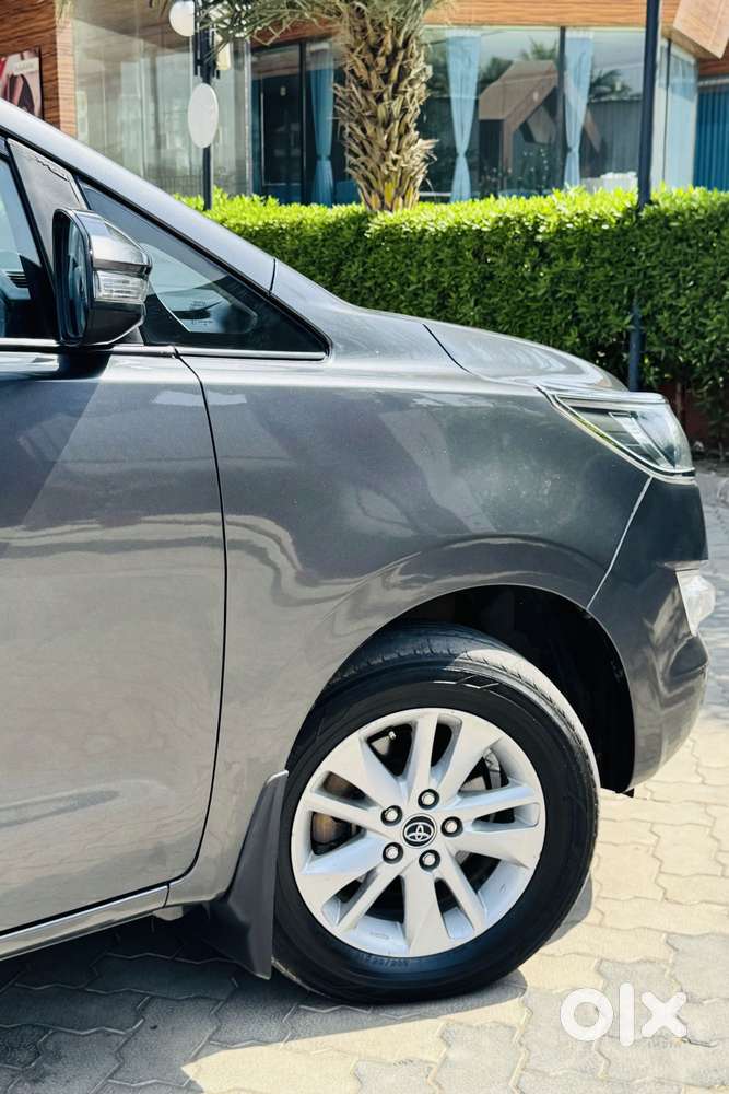 Toyota Innova Crysta [2016-2020] 2.4 Gx At 8 Str, 2017, Diesel