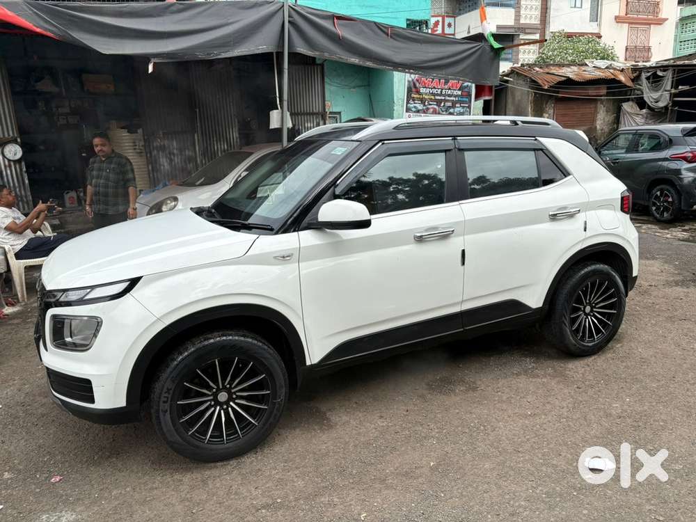 Hyundai Venue 2022 Petrol Well Maintained