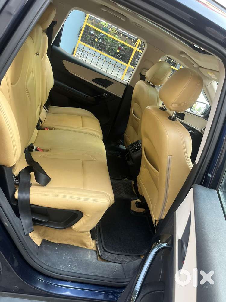 Mahindra Xuv700 2.0 Ax 5 Petrol Mt 7 Str, 2022, Petrol