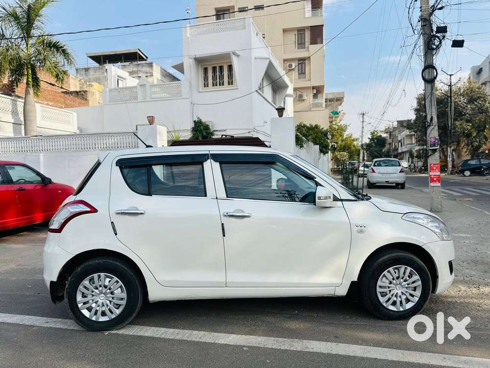 Maruti Suzuki Swift Vxi + Manual, 2013, Petrol