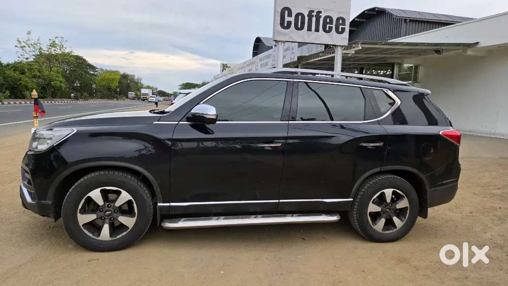 Mahindra Alturas G4 2019 Diesel Well Maintained