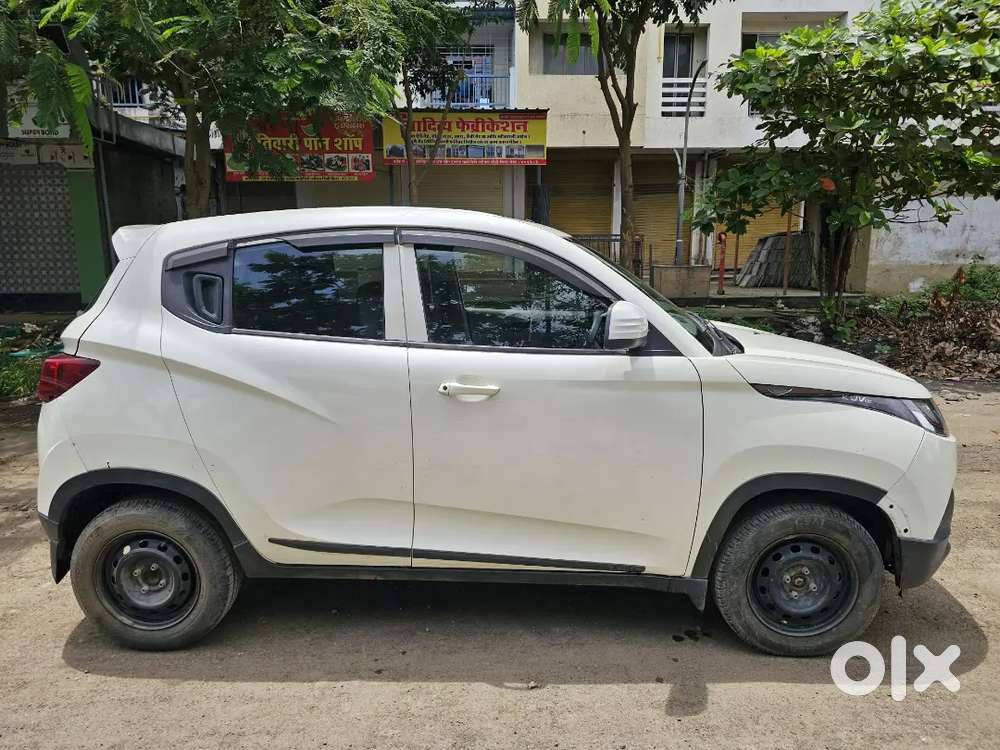 Mahindra Kuv 100