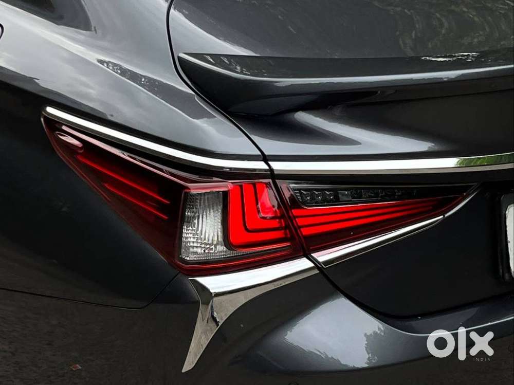 Lexus Es 300h Luxury, 2024, Petrol