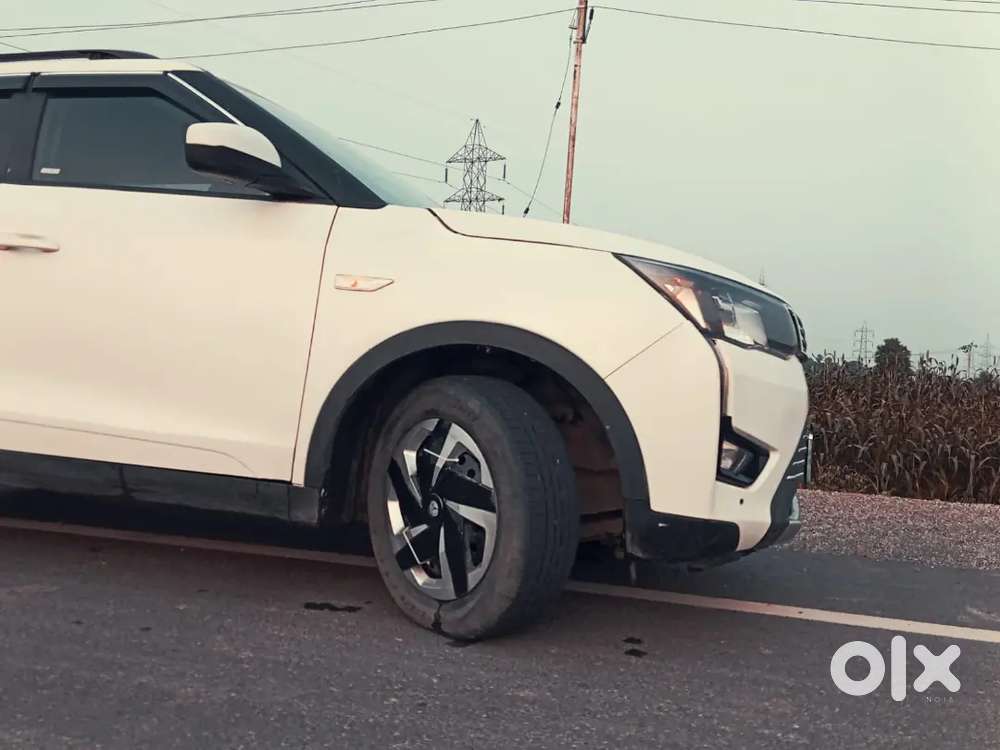 Mahindra Xuv300 Pearl White Diesel Sunroof
