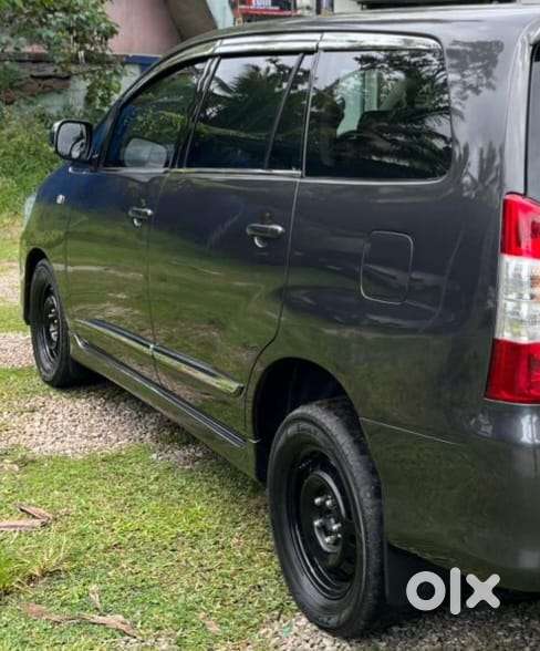 Toyota Innova 2.5 Gx 8 Str Bs-iii, 2015, Diesel