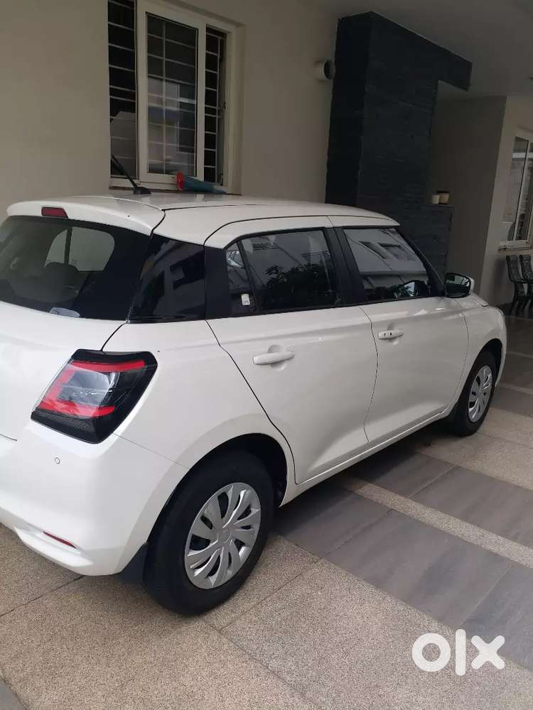 Maruti Suzuki Swift 2025 August  Petrol 6000 Km Driven Ags