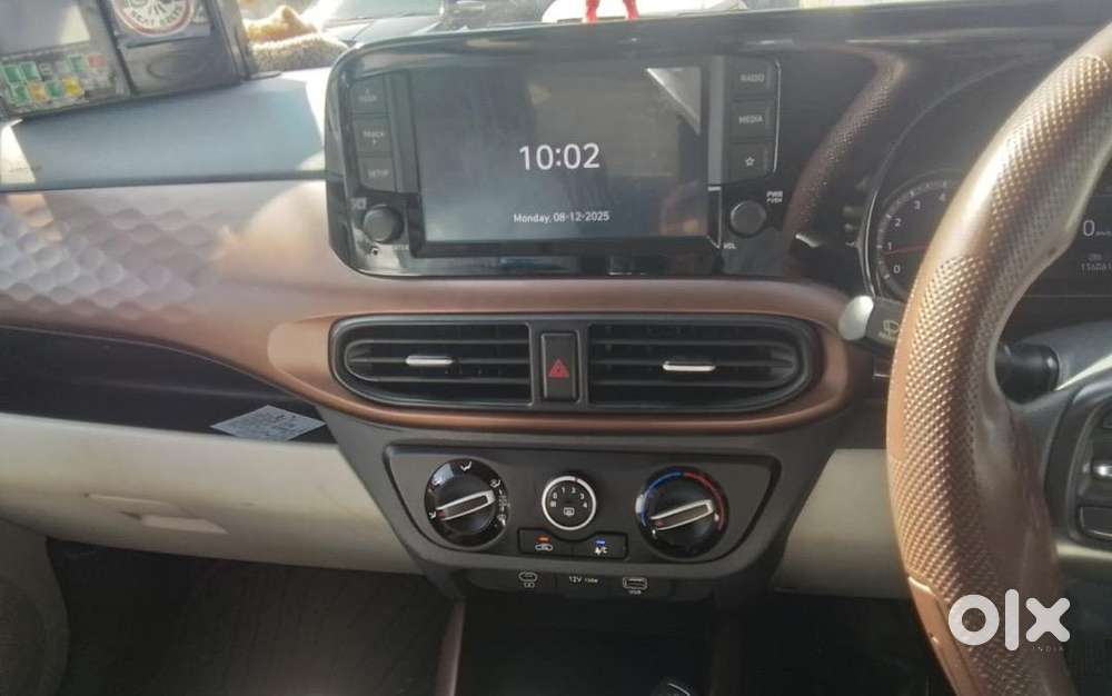 (taxi ) Hyundai Aura (sx Cng) Top Vairiant