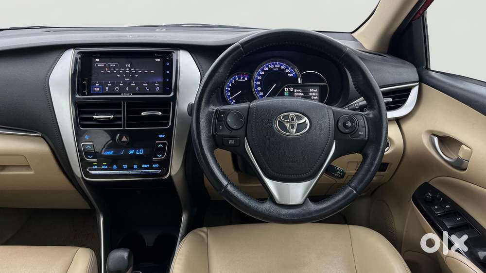 Toyota Yaris V Cvt, 2021, Petrol