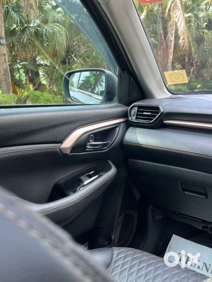 Maruti Suzuki Grand Vitara 1.5 Alpha Plus Intelligent Hybrid Ecvt, 2..
