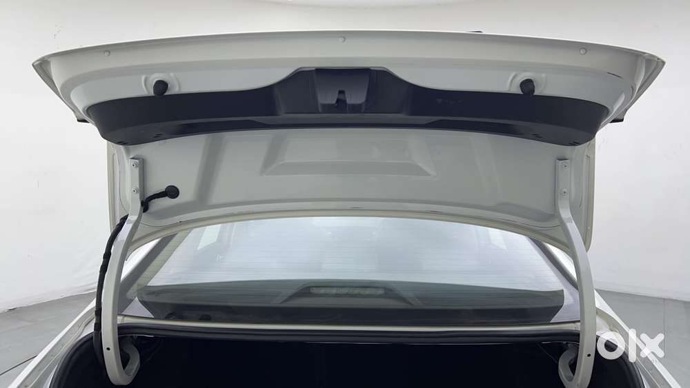 Skoda Slavia Style 1.0l Tsi At, 2022, Petrol