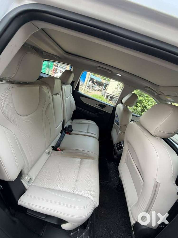 Mahindra Xuv700 2.2 Ax 7 Diesel At Str Awd, 2024, Diesel