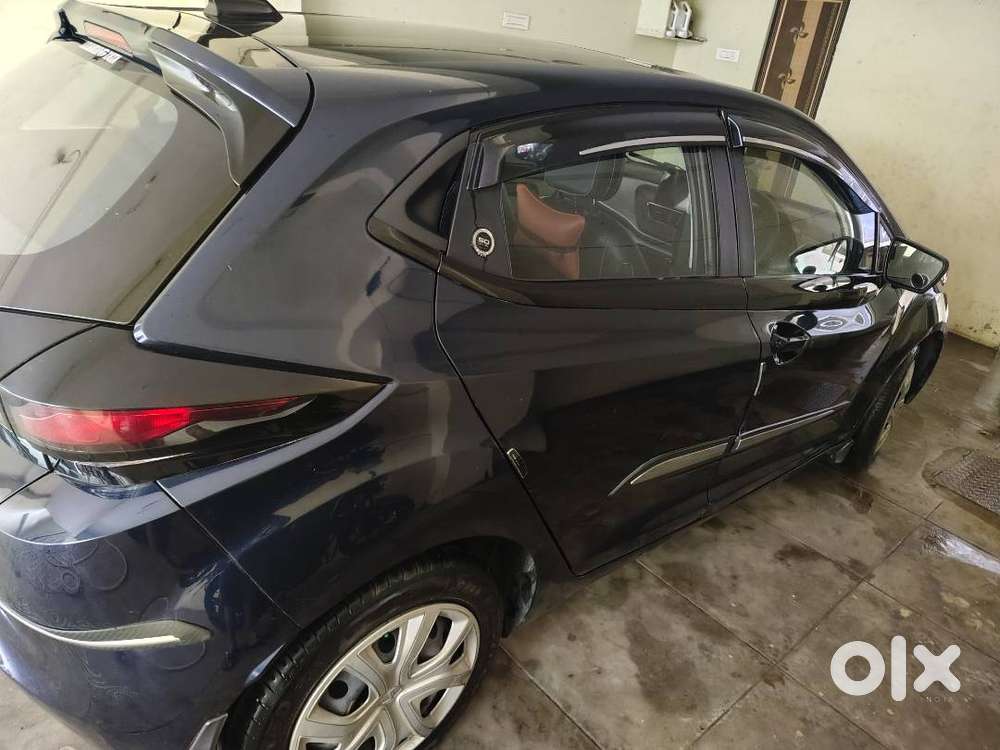 Tata Altroz Xms Petrol  Sunroof  15000 Km