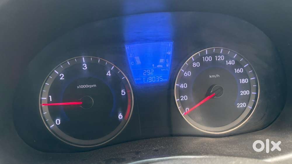 Hyundai Verna 1.6sx (mt)