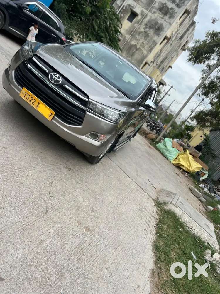 Toyota Innova Crysta 2.4 2017