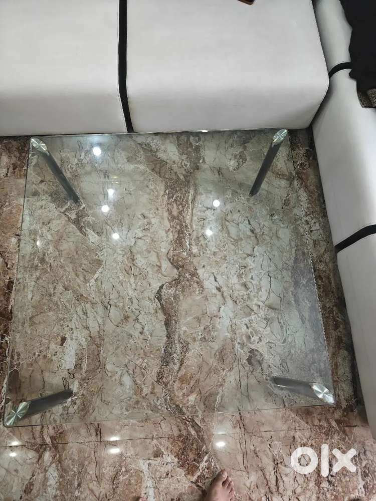 Large size tea table/ coffee table/ centre table