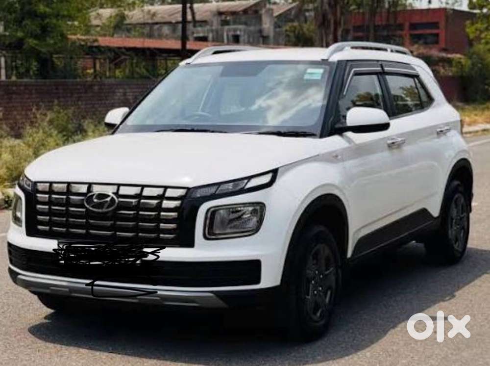 2023 Hyundai Venue Petrol Manual 19000 Km
