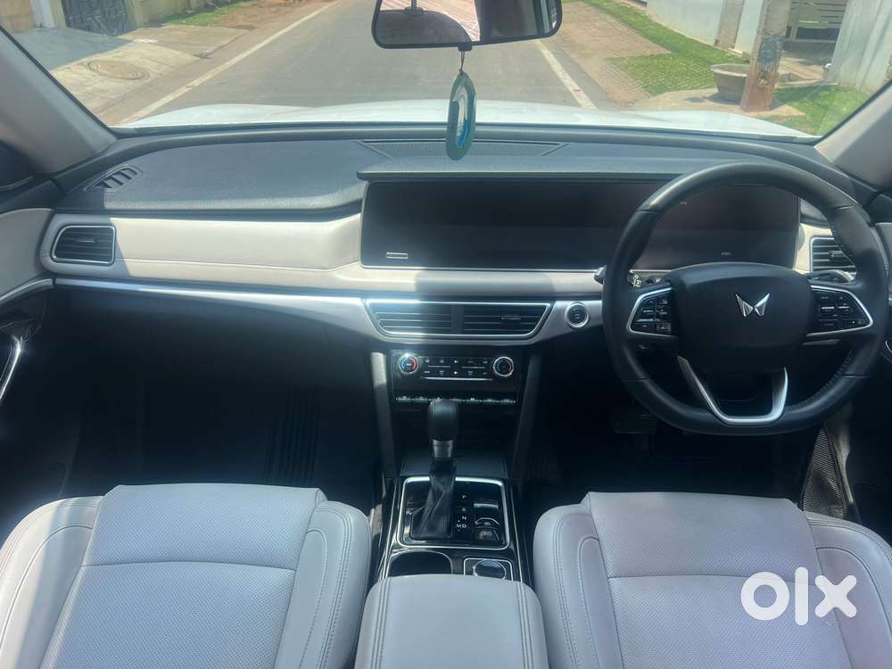 Mahindra Xuv700 2.2 Ax 7 Diesel At Luxury Pack Str Awd, 2023, Diesel