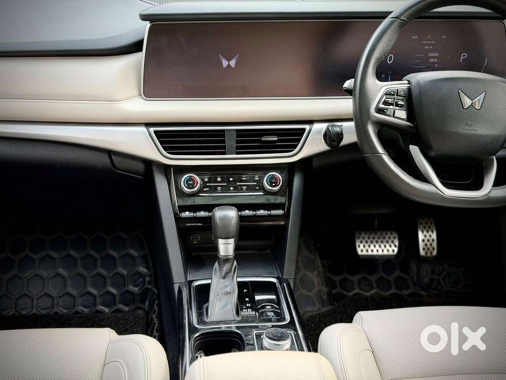 Mahindra Xuv700 2.0 Ax 7 Petrol At Luxury Pack Str, 2022, Petrol