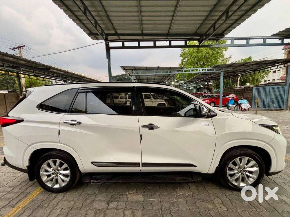 Toyota Innova Hycross 2.0 Vx Hybrid 8 Str, 2024, Petrol