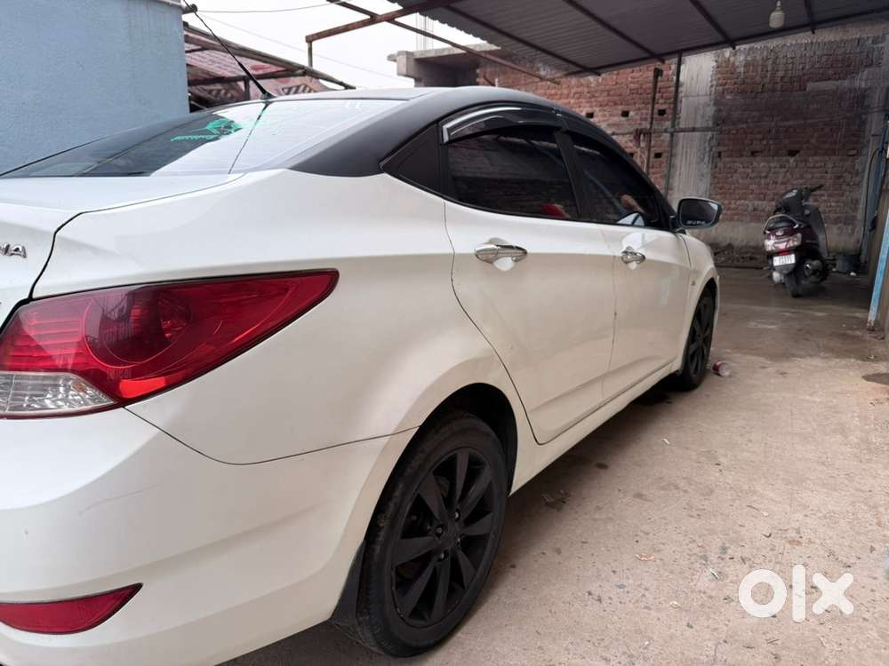Hyundai Fluidic Verna 2012