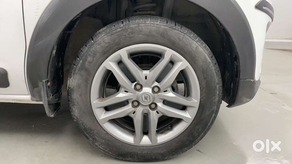 Renault Triber Rxz, 2022, Petrol