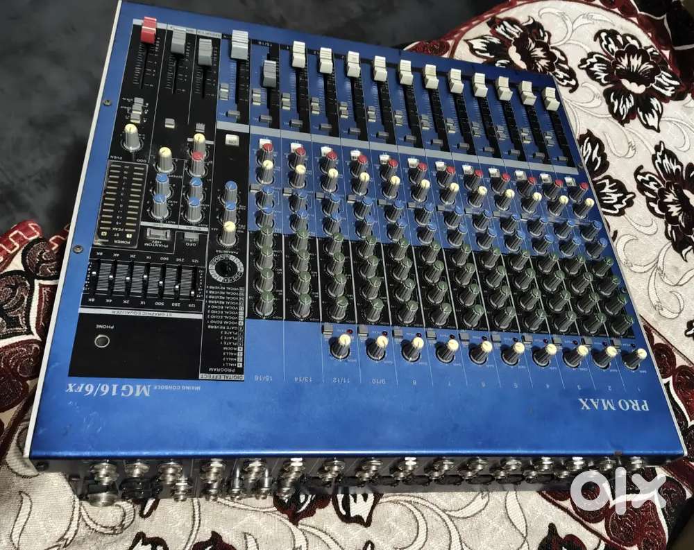 MIXING CONSOLE (Sound mixer)