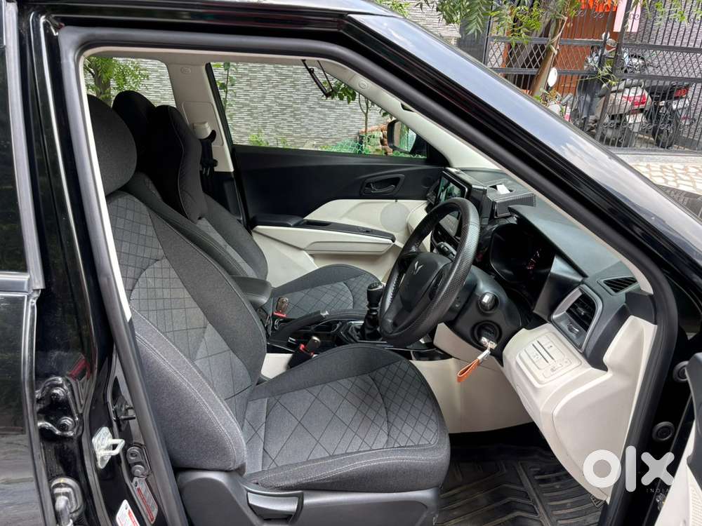 Xuv 3xo Petrol Manual Mx1