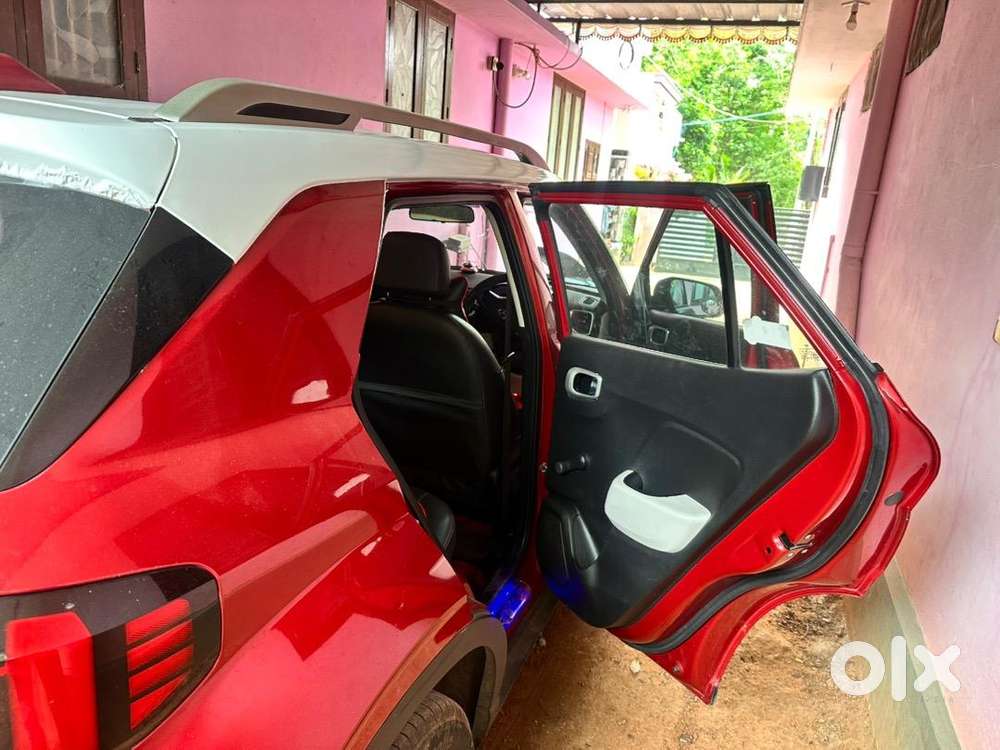 Hyundai Venue Facelift 2022 Petrol 14500 Km Driven