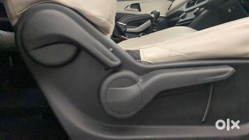 Mahindra Xuv700 2.2 Ax 3 Diesel Mt 7 Str, 2022, Diesel