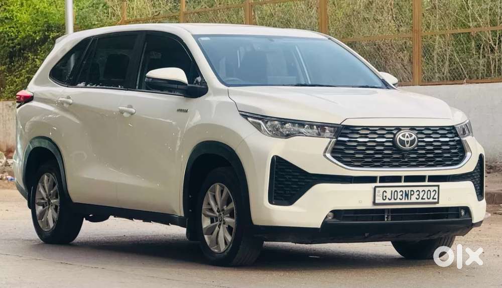 Toyota Innova Hycross 2.0 Vx (o) Hybrid 8 Str, 2024, Petrol
