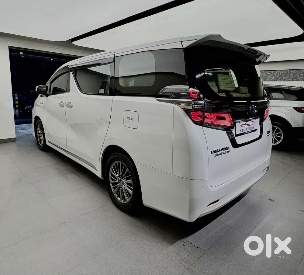 Toyota Vellfire 2.5 Executive Lounge, 2022, Petrol