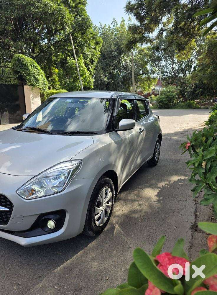 Maruti Suzuki Swift Vxi + Manual, 2023, Petrol