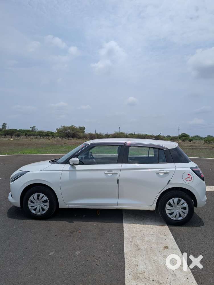 Maruti Suzuki Swift Vxi + Manual, 2025, Petrol