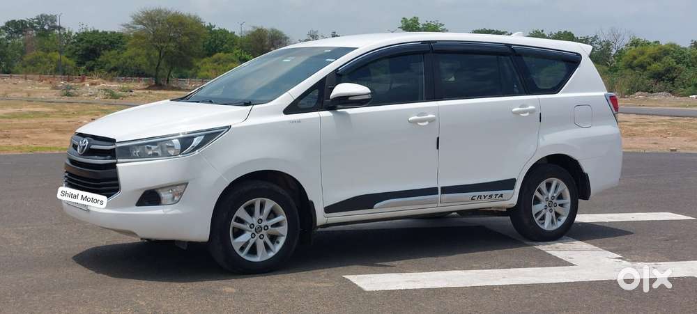 Toyota Innova Crysta 2.8 Gx At 8 Seater, 2017, Diesel