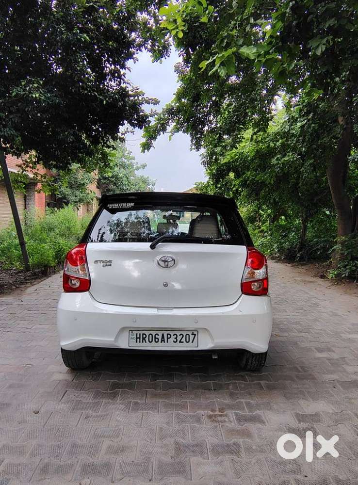 Toyota Etios Liva V Dual Tone, 2018, Petrol