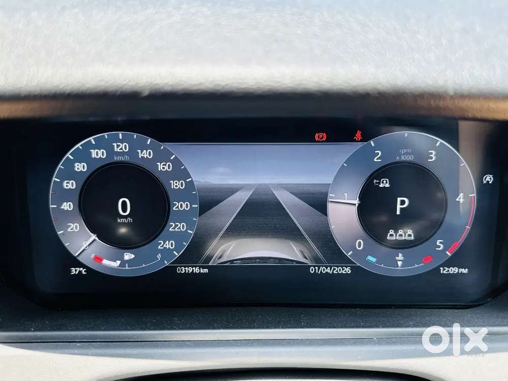 Range Rover Velar 2024 Diesel 33000 Km Driven