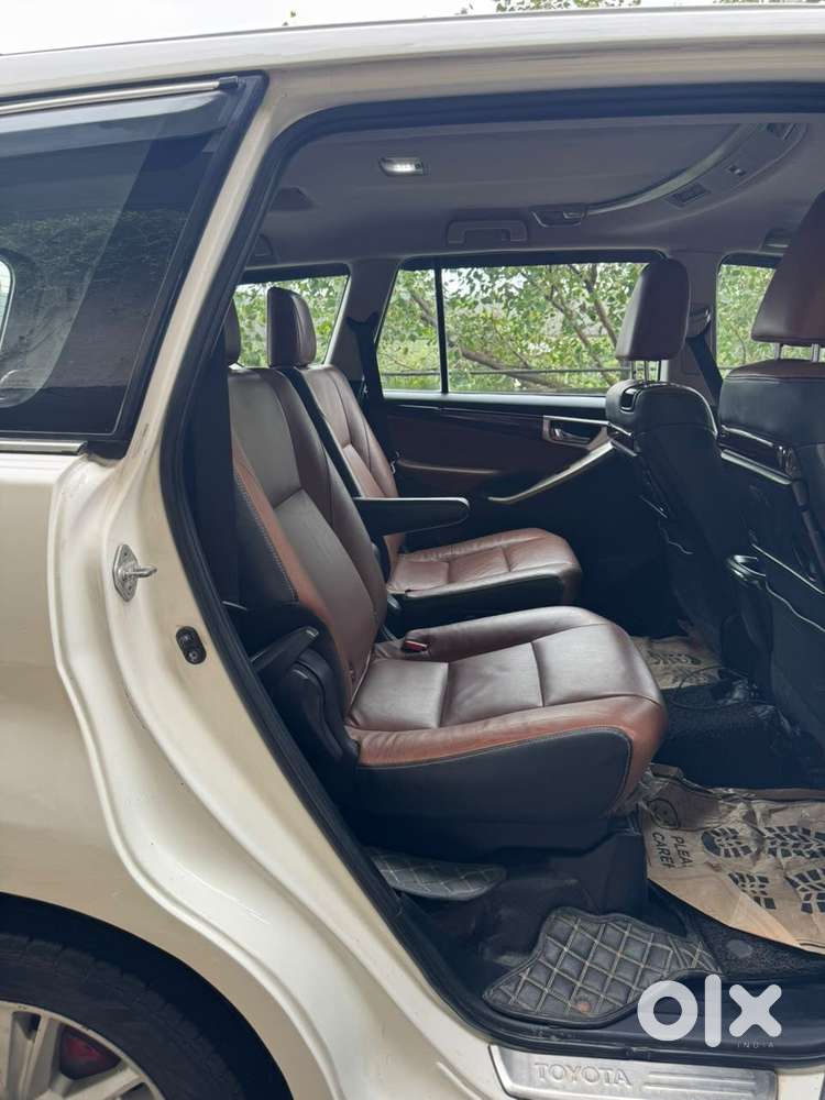 Toyota Innova Crysta 2.8z Automatic, 2016, Diesel
