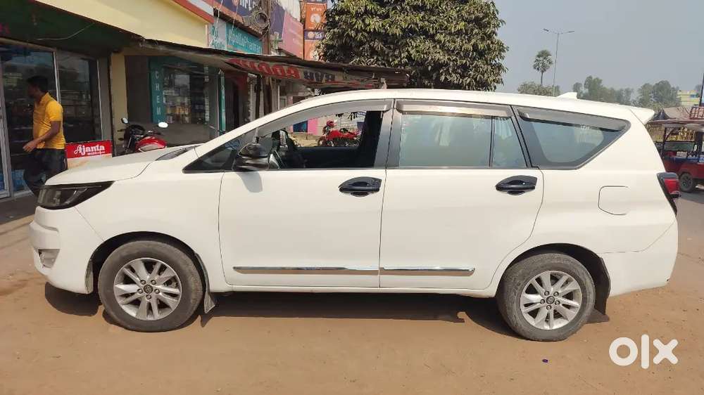 Toyota Innova Crysta 2.4 2017.life Time Tax