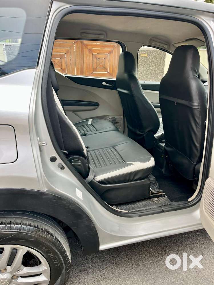 Renault Triber Rxz, 2022, Petrol