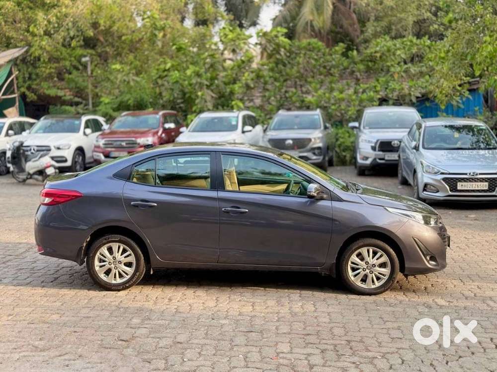 Toyota Yaris V Cvt, 2018, Petrol