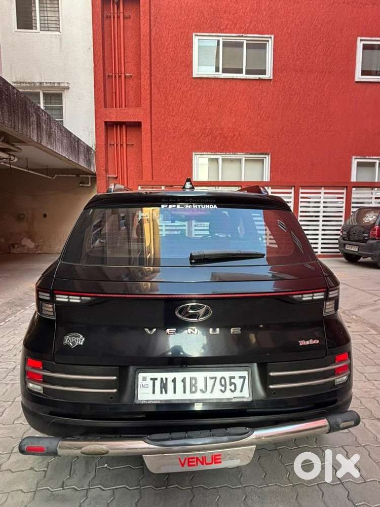 Hyundai New Venue 2024 Petrol Well Maintained