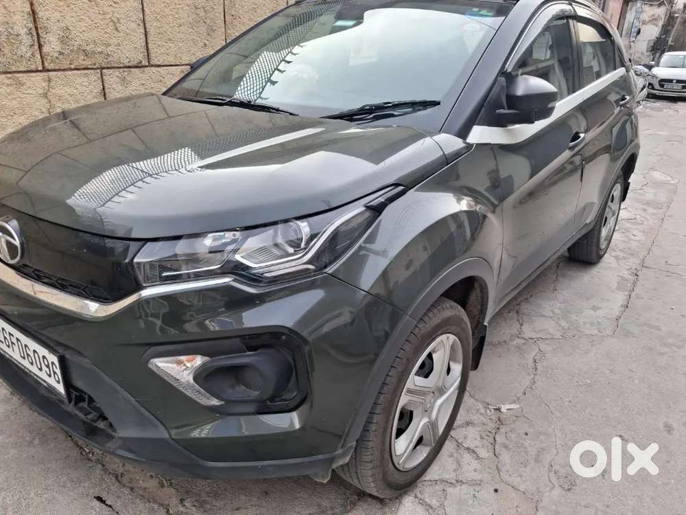 Tata Nexon Automatic Car With Sunroof Model August 2023