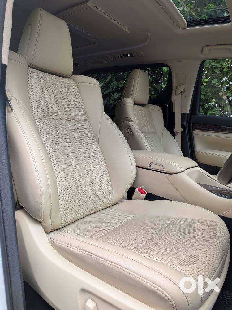 Toyota Vellfire 2.5 Executive Lounge, 2023, Petrol