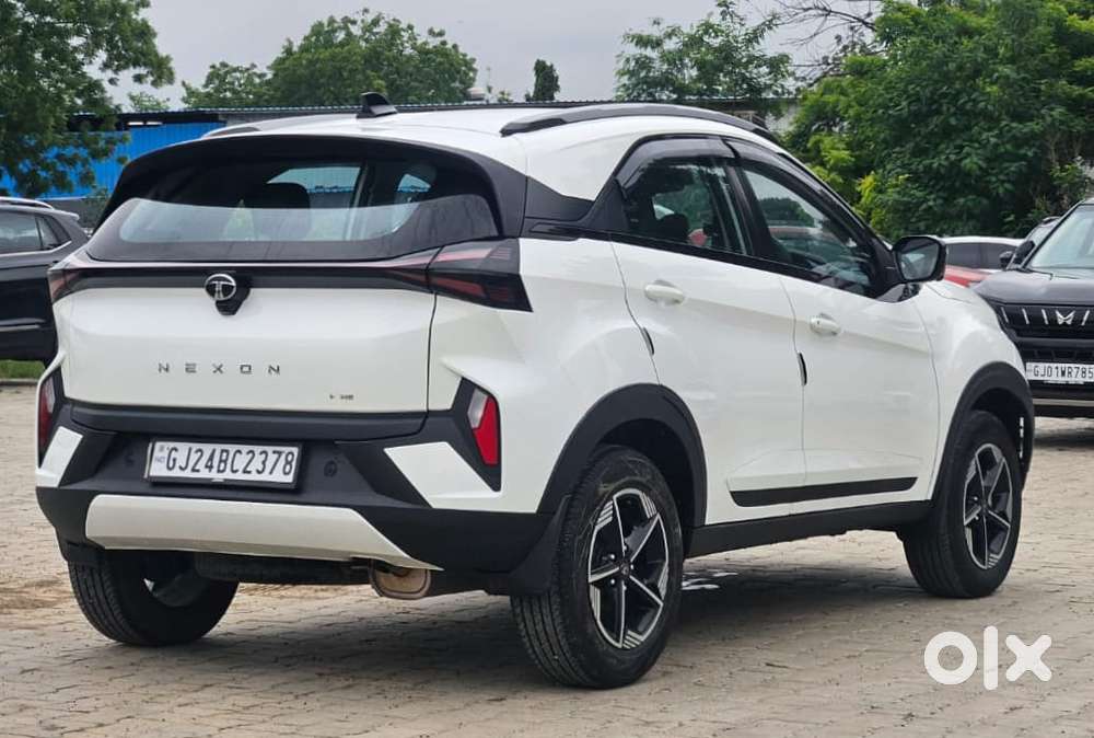 Tata Nexon Creative Plus S 1.2 Revotron Petrol 6 Amt Dt, 2025, Cng &..