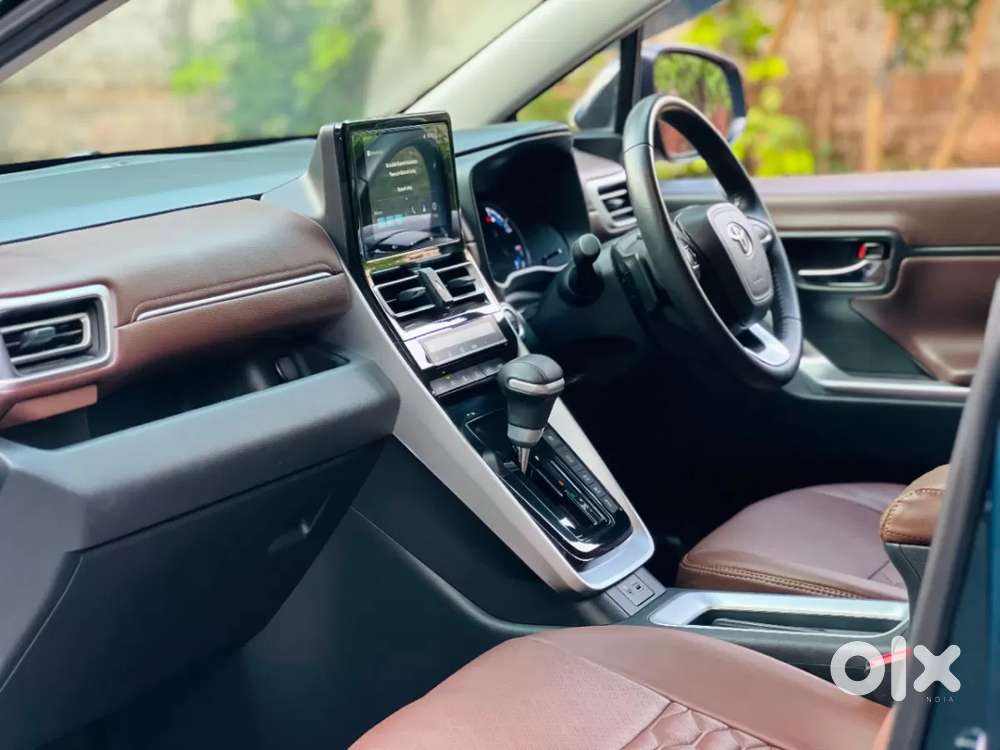 Toyota Innova Hycross 2.0 Vx Hybrid 8 Str, 2025, Petrol