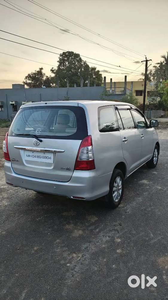 Innova 2010 V Model With Service Record And With Brand New Tyres..